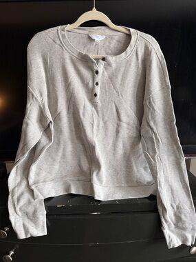 Time and Tru Light Gray Waffle Knit Henley Button Down Shirt